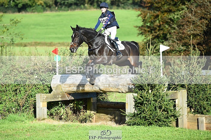 231022-152630-30381 - 358-ROYALE.MESSENGER-Anna.Singer-XC