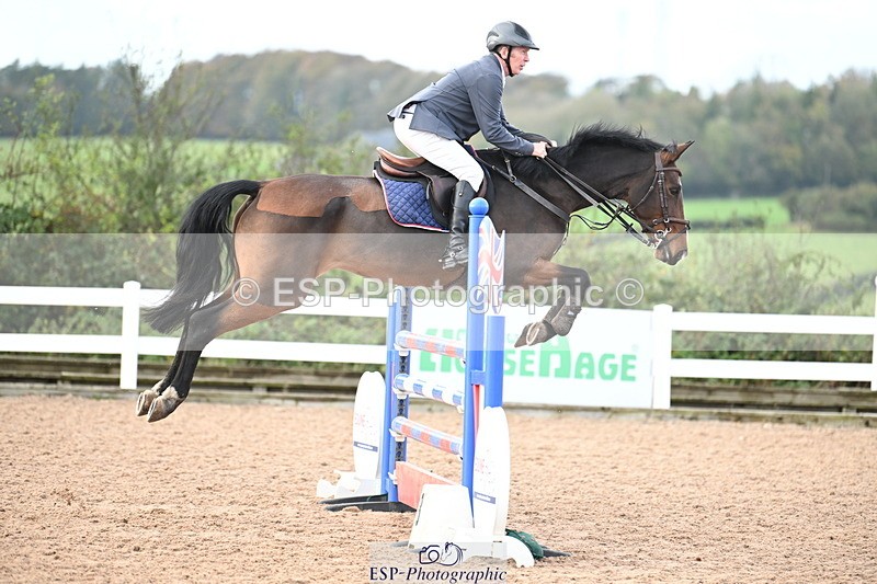 241023A-140104-00945 - Cls 4 Newcomers and 1.10m Open