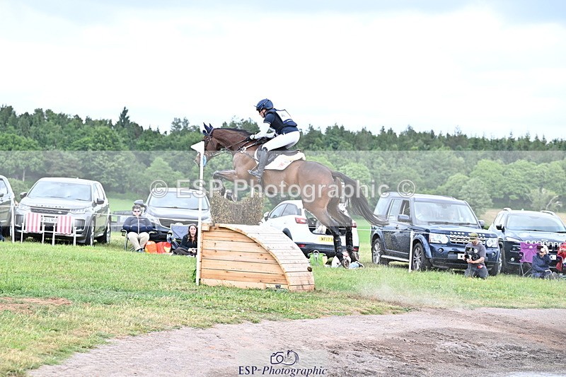 250525A-133256-16269 - D-451-Laura.Collett-DRUMGIVEN.MR.CHARISMA