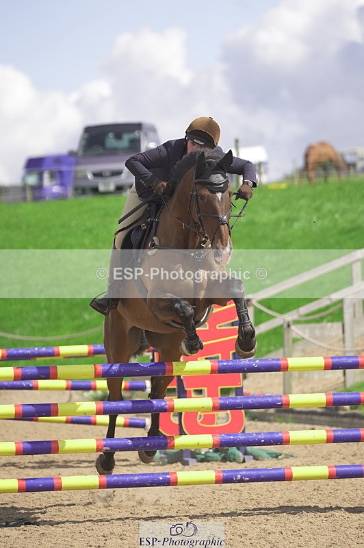 230806A-105216-01452 - Cls 13 Snr Newcomers & 1.10m Open