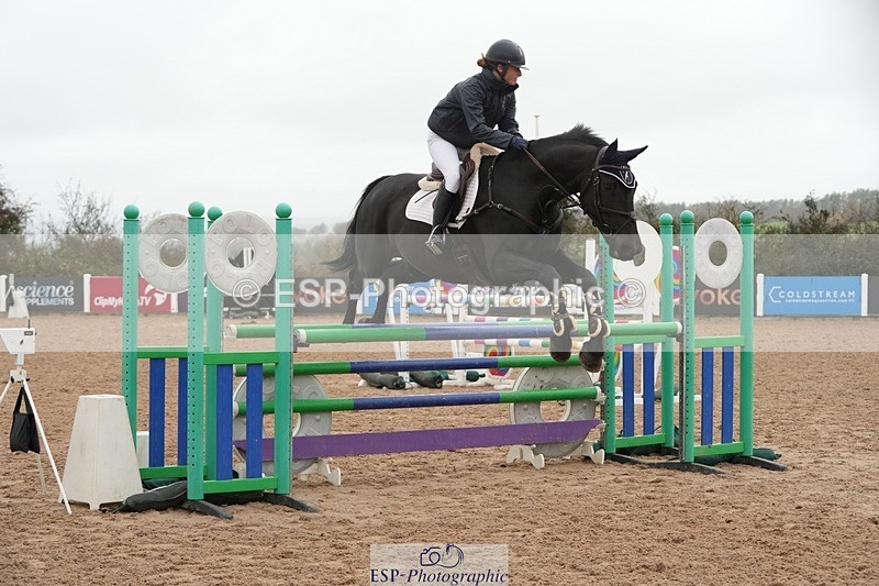 251109-113405-03581 - Cls 20 Newcomers and 1.10m Open