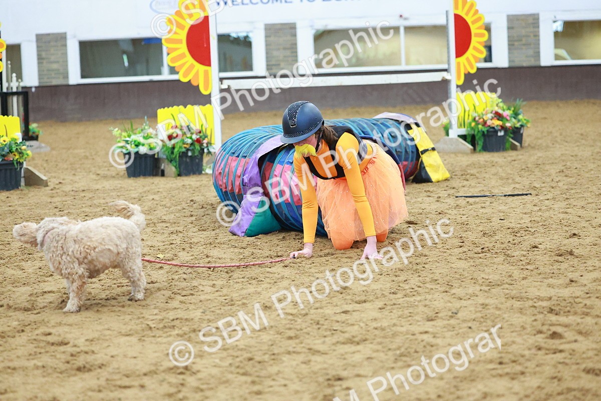 SBM_002365 - Class 3 - Horse & Hound (60cm)
