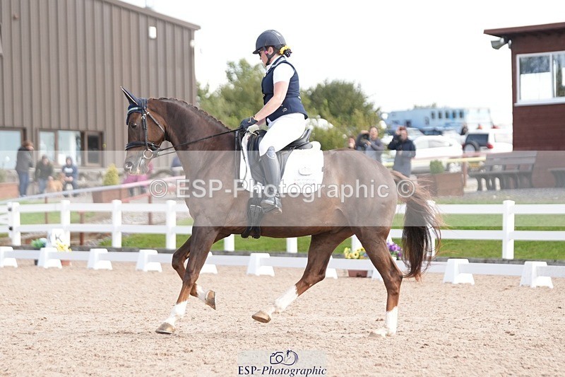 250906-104315-01547 - 006-Verity.PerryVogue