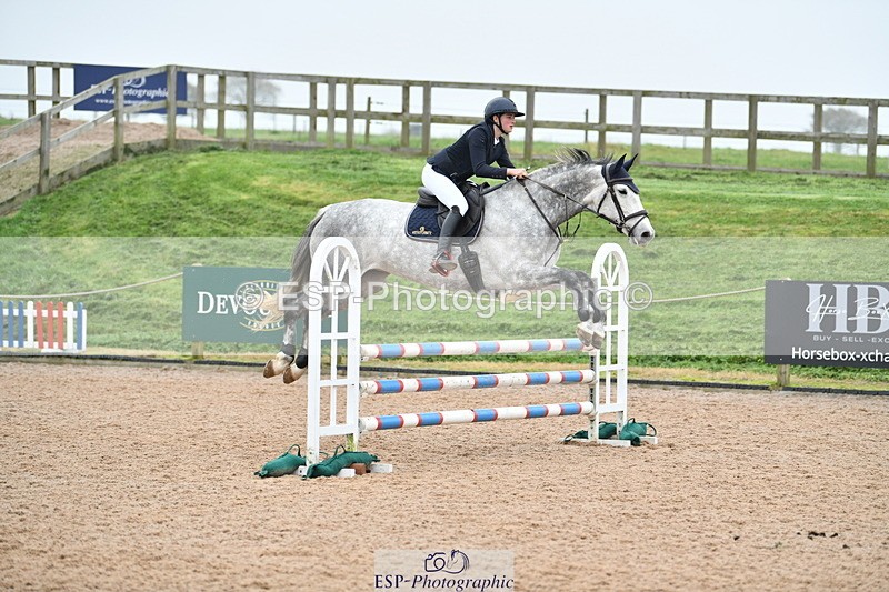 241102A-104903-04105 - SAT Cls 9 British Novice and 90cm Open