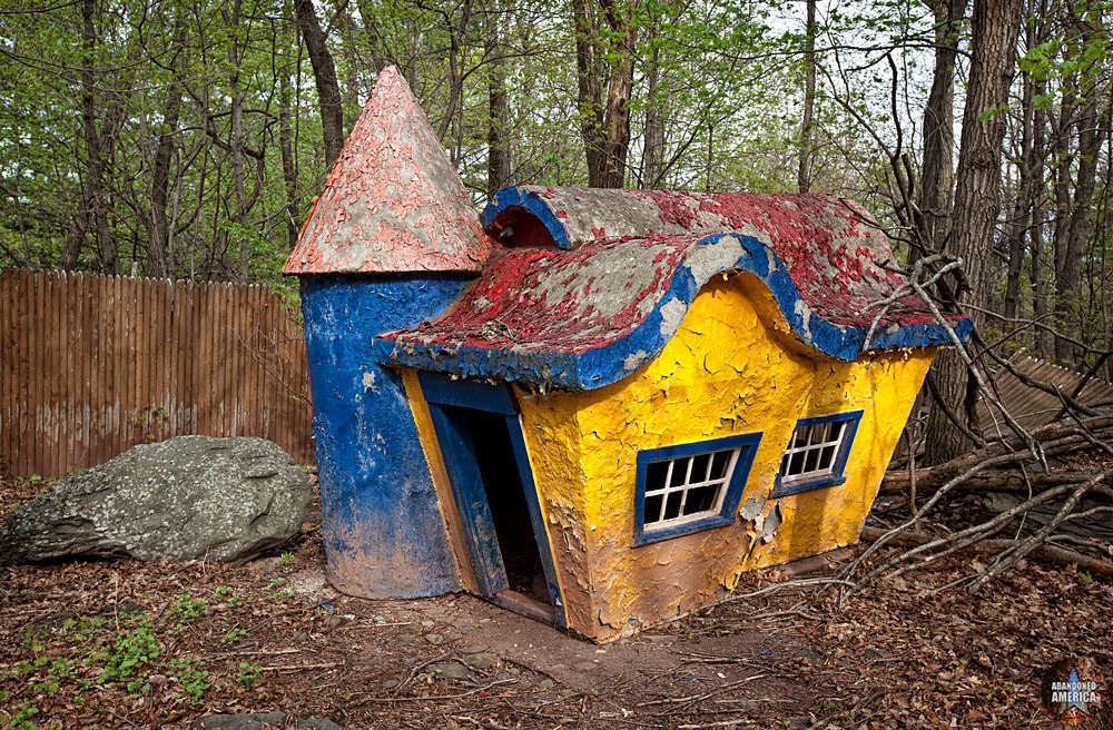 Catskill Game Farm (Catskill, NY) | Fairy Tale Nursery House - Catskill Game Farm