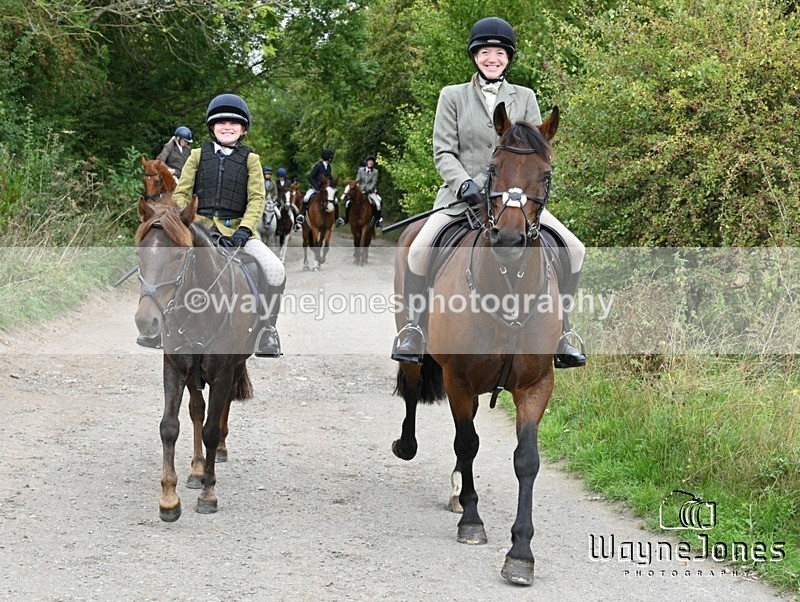 WJ7_0885 - Berks & Bucks Hound Exercise Blewbury 13-09-26