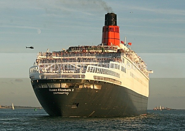 081009 QE2 QM2 IMG_0001 - Cruise Ships