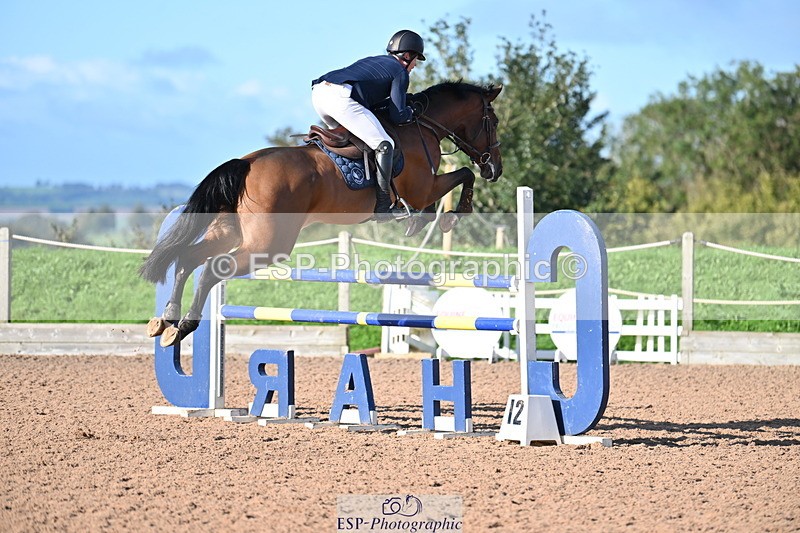 231014A-102659-04097 - Cls 18 Newcomers & 1.10m Open