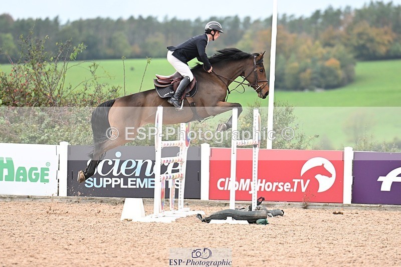251022-142155-00640 - Cls 6 Snr Foxhunter 1.20m
