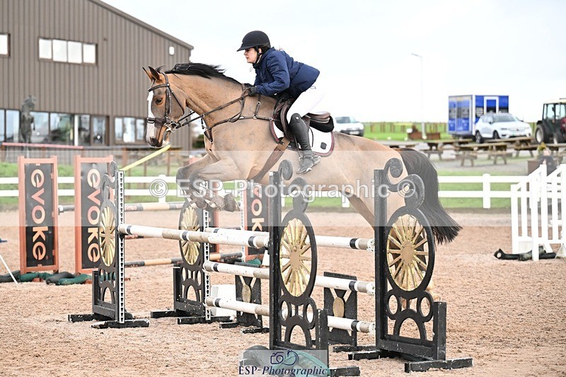 251206-123625-00999 - Cls 12 Snr Newcomers and 1.10m