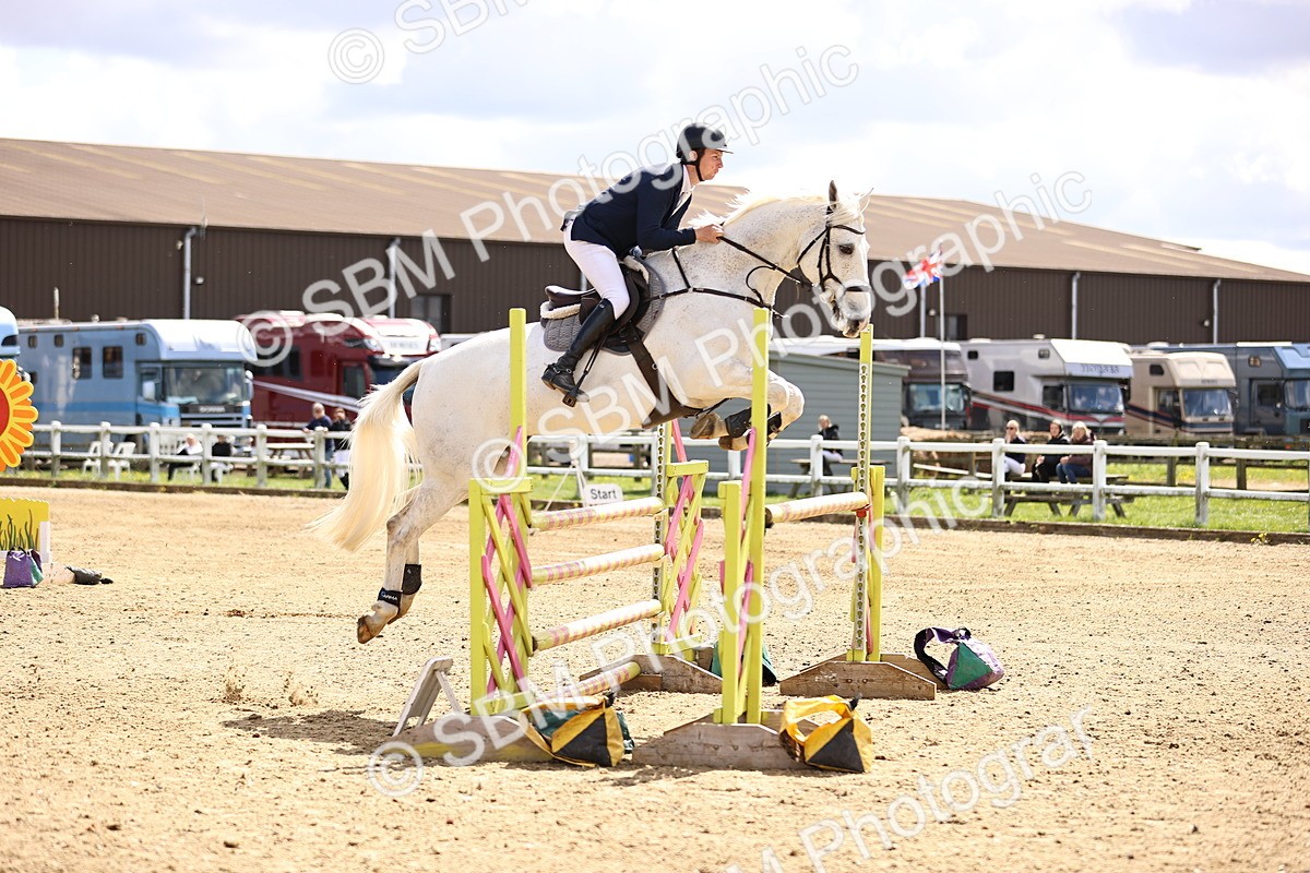SBM_003862 - Class 17 - Senior Newcomers - 1.10m