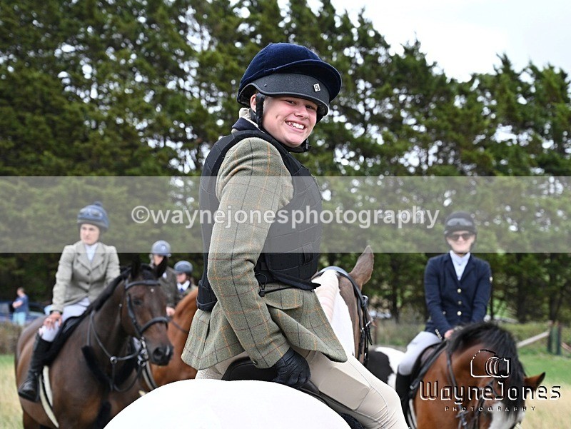 WJ7_0722 - Berks & Bucks Hound Exercise Blewbury 13-09-26