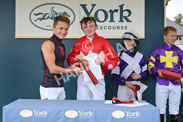 yr04092022p2-70 - 12.50pm. 148cm Open Pony Race