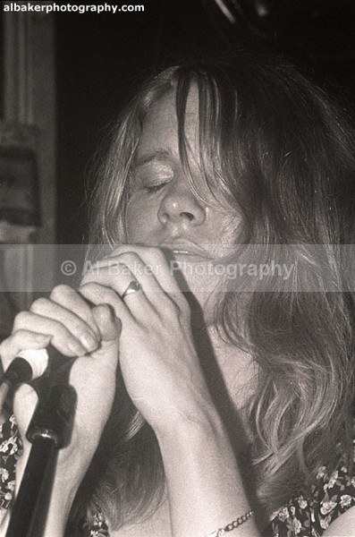 16 sara-hill - Friends-&-Family @ the-roadhouse 02.11.02