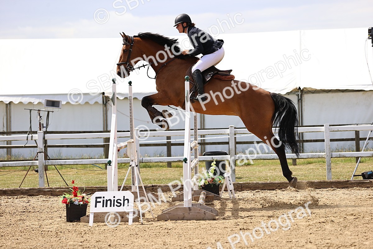 SBM_009896 - Class 8 - Senior Newcomers - 1.10  Open