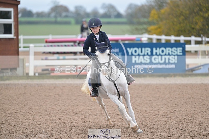 251116-100639-01110 - Cls 2 Pony Intro 70cm