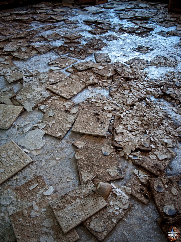 Undercliff Sanatorium (Meriden, CT) | Asbestos Tiles Detail - Undercliff Sanatorium
