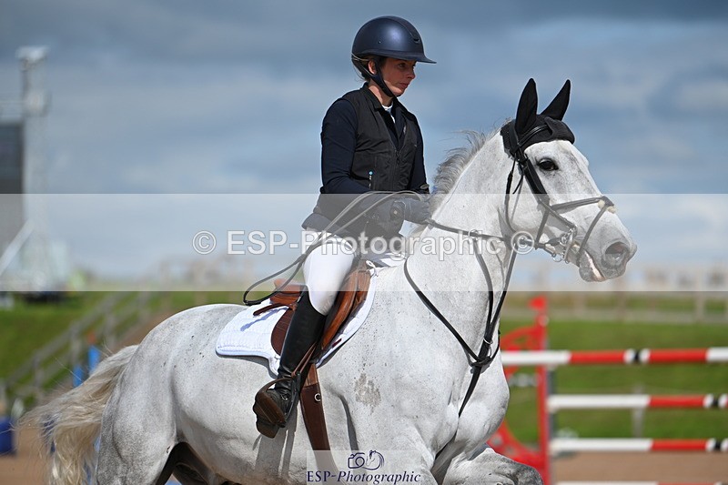 230721A-160933-07643 - Cls 10, 2 Star Big 1.45m Start to break