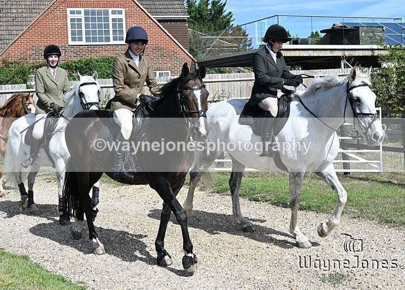 WJ7_0535 - Berks & Bucks - Hound Exercise – Kennels 06-09-26