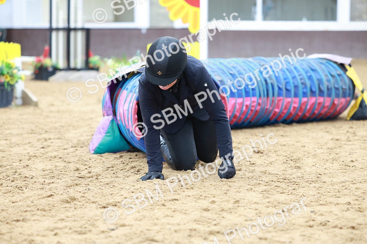 SBM_001753 - Class 3 - Horse & Hound (60cm)