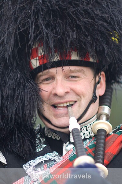 Man playing bagpipes, Scotland - Smiling faces of the World