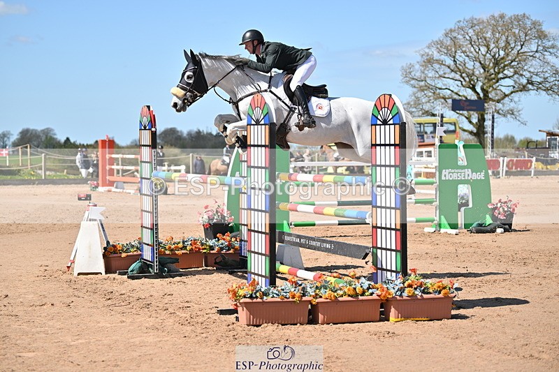 240420A-133342-11400 - Cls 7, 2 Star Medium Tour 1.35m