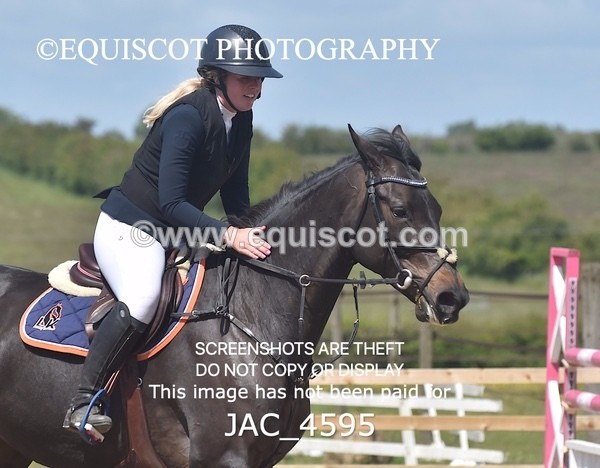 JAC_4595 - CLASS 7 Senior Foxhunter/ 1.20m Open