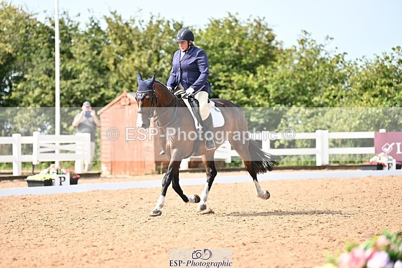 250815-112011-00589 - 031-Nicola.SealRebel.Heart