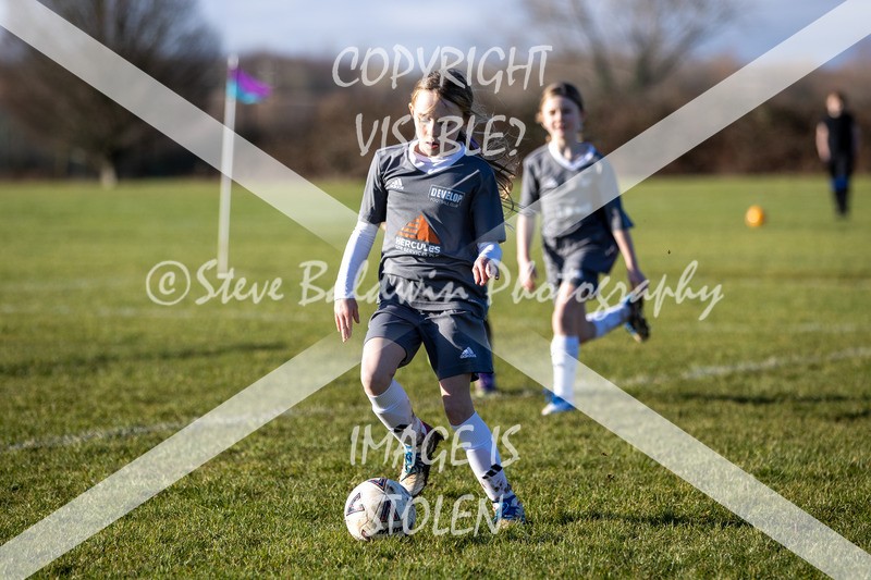 1DX31452 - 2026-01-17 FC Abbey Meads U9 Purple Girls V Develop FC U9 Girls