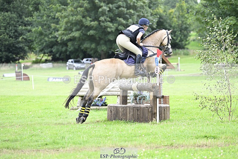 240804-113352-12078 - 316-Chloe_Dunn-TOWERHILL_SHAMIE