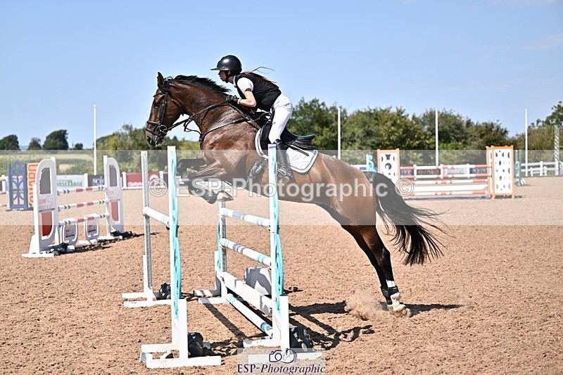 260812-130520-00561 - Cls 6 Foxhunter and 1.20m
