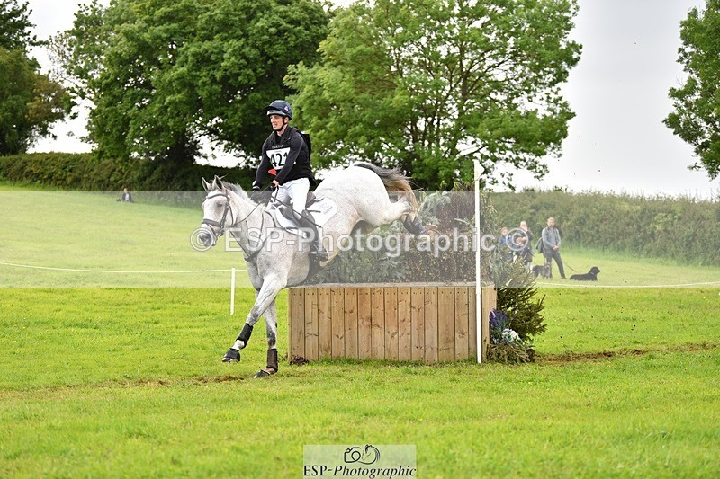 240526-132938-22587 - 421-ASK_FOR_MANCHIER-Tom_Jackson