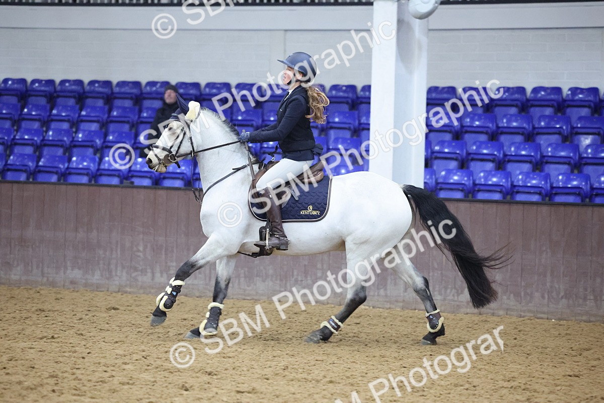 SBM_003318 - Class 11 - Blue Chip Pony Newcomers - 1.00m Open