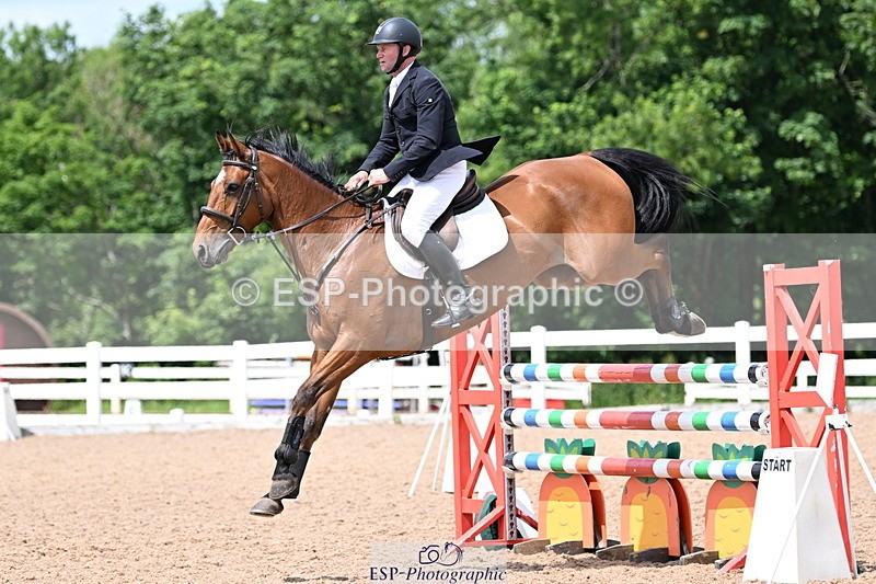 240619A-144340-00734 - Cls 4 Snr Newcomers and 1.10m Open