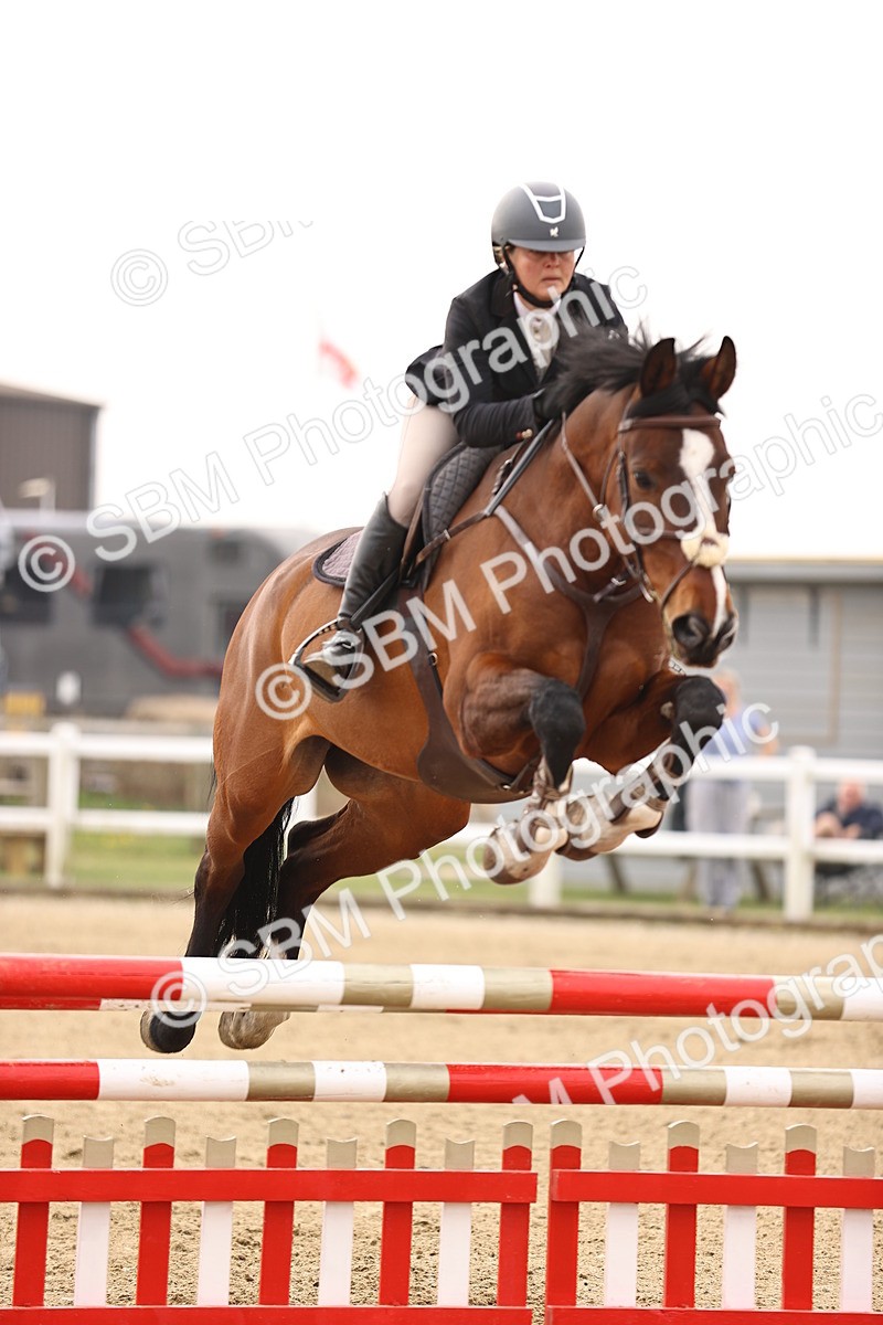  - Class 15 - Senior British novice - 90cm