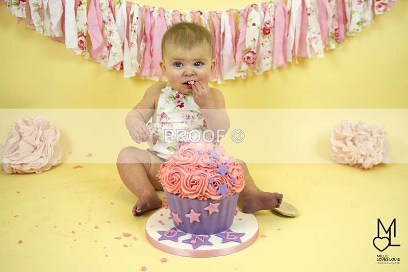 Alyssaa Cakesmash Millie Loves Louis Photography 25 - Cake Smash Celebrations