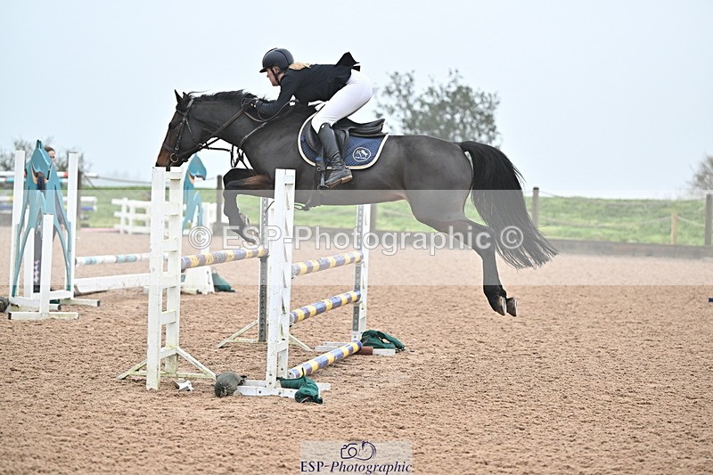 241103A-101240-06584 - SUN Cls 18 British Novice and 90cm Open