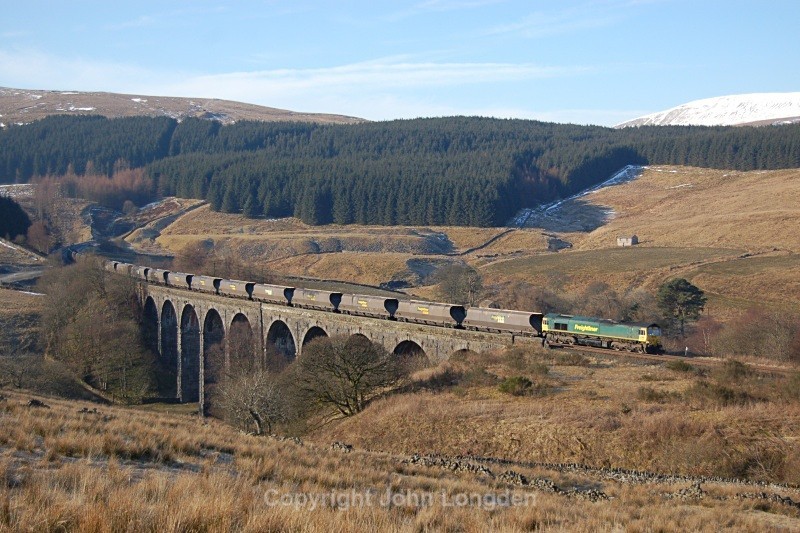11.3.10 - 66XXX 4M75 Stourton - Carlisle, Dent Head Viaduct - Dent Head