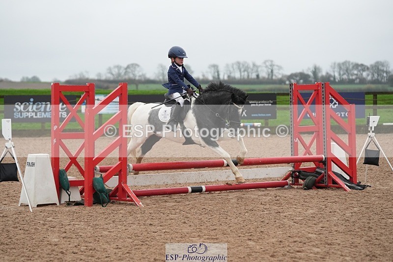 251116-094428-01401 - Cls 18 Clear Round 50cm