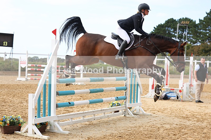 3E7A0508 - Class 13: Senior Newcomers/1.10m open