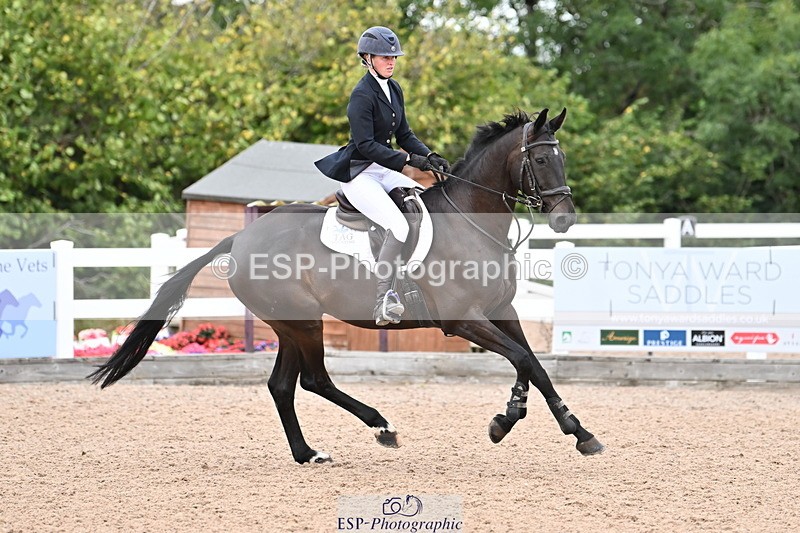 250820B-125704-00656 - Cls 4 Newcomers and 1.10m Open