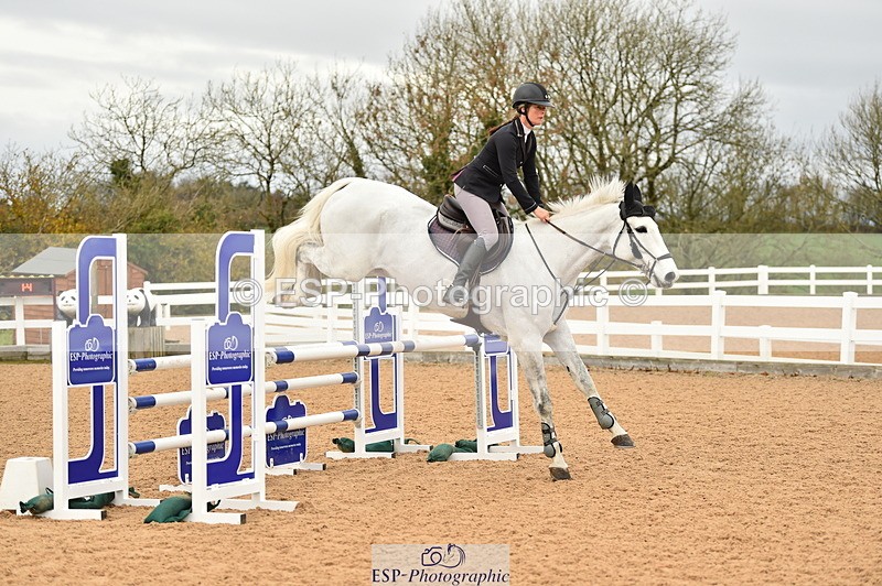 231122A-131142-00431 - Cls 4 Newcomers & 1.10m Open