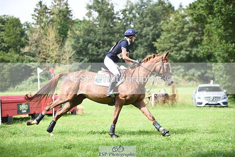 240804-103742-10798 - 353-Maja_Hullah-ORANJE_SPR