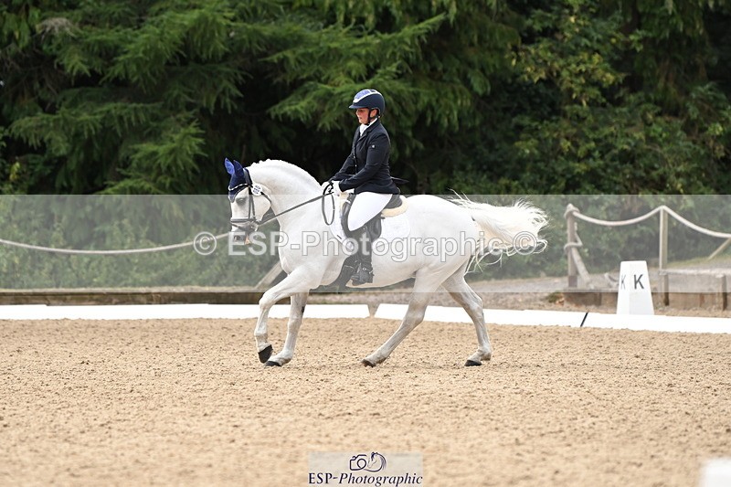 250808A-110359-00565 - 080-Becky.AndrewsTyan.Talk.of.the.town