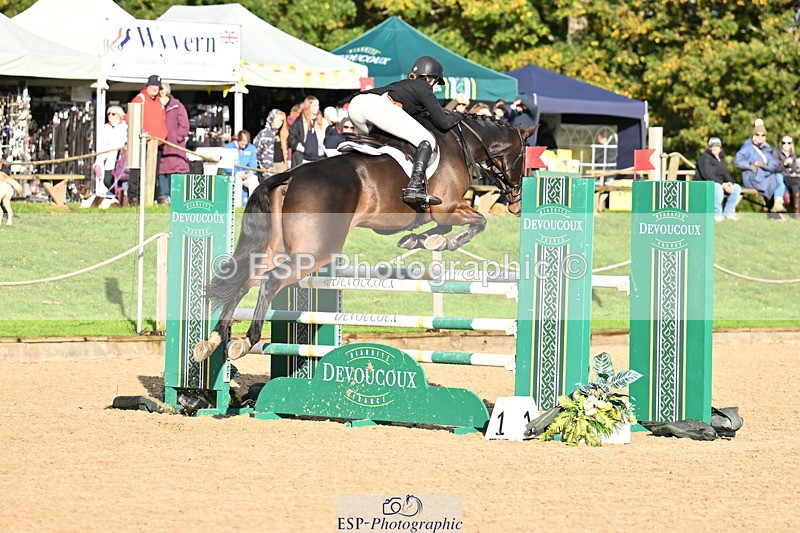 251024A-101202-06351 - B-132-Hannah.R.Jones