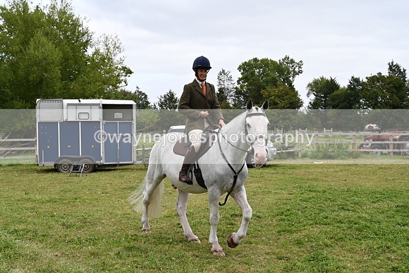 WJ6_2994 - Berks & Bucks - The Old farmhouse - Hound Exercise 20-08-25