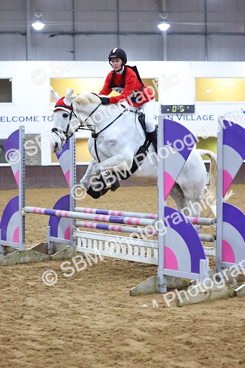 SBM_002601 - Class 6 - Holly & Ivy Stakes - 90cm