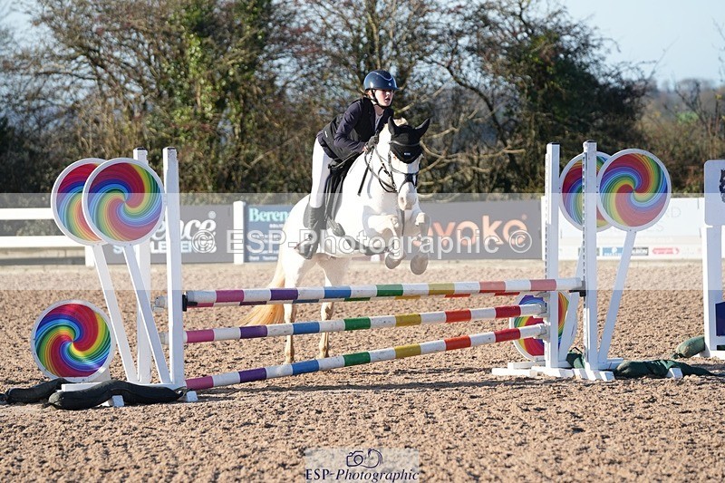 251130-104150-00963 - Cls 4 Pony Brit Nov & 80cm Open