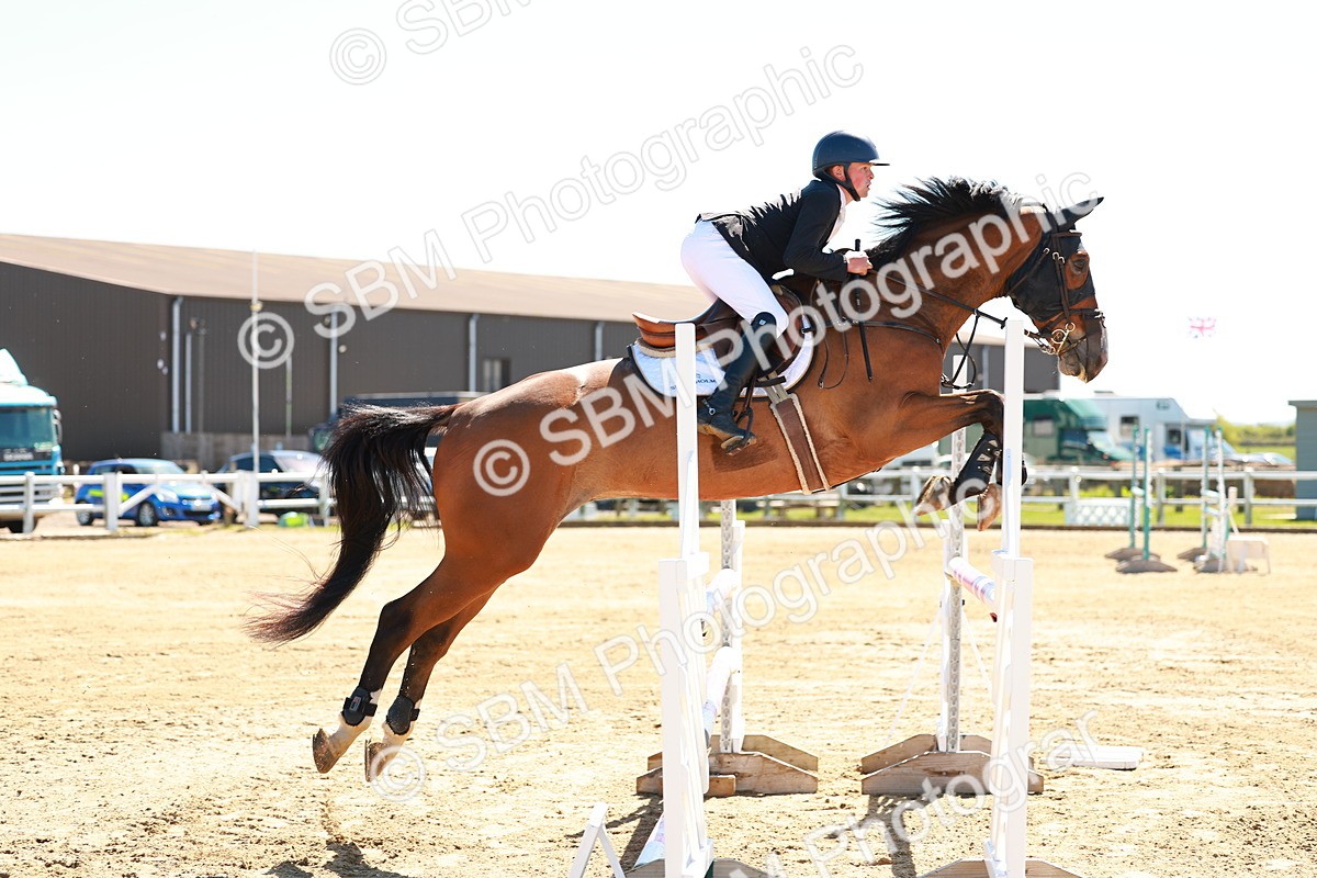 SBM_001083 - Class 4 - Senior Newcomers 1.10m