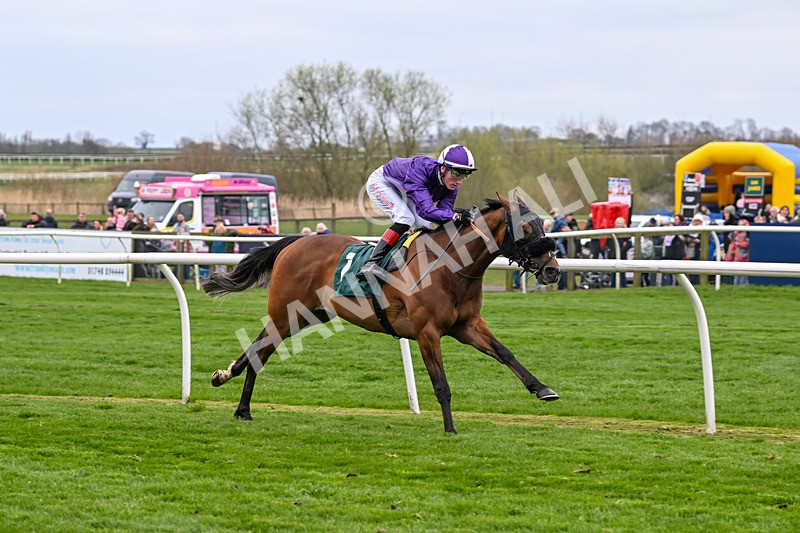 090425-Race 4-Monsieur Fudge-9940 - Race 4